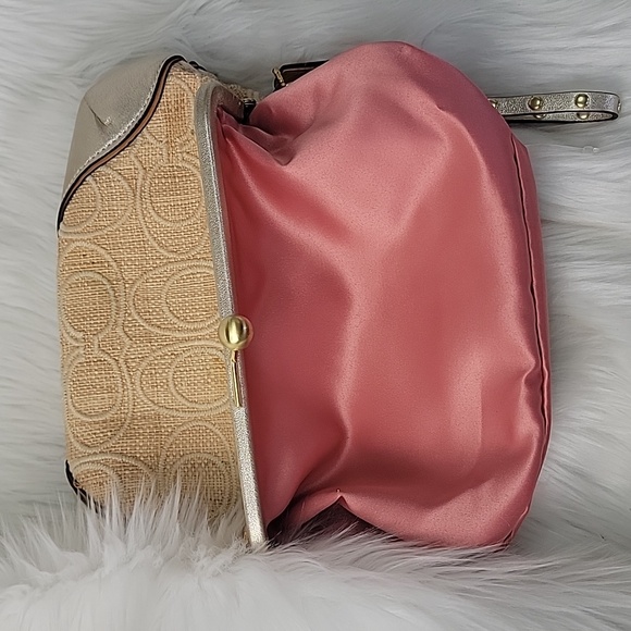 COACH Signature \